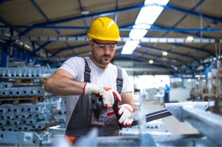 Industrie en techniek werkkleding – slijtvaste werkbroeken, overalls en jassen voor monteurs en technici van Kusters Bedrijfskleding