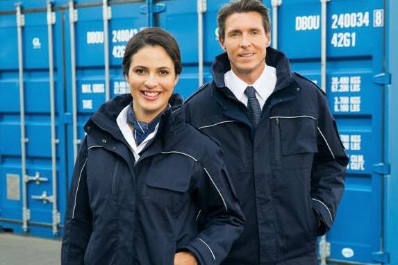 Facilitair, beveiliging en zakelijke bedrijfskleding – nette pakken, jassen en herkenbare outfits voor beveiliging en representatieve teams